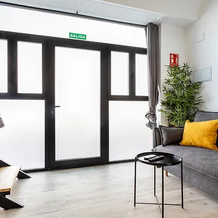 Marie Curie Flats, Lovely Duplex 2 Apartament *