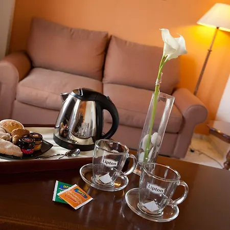 Ad Hoc Monumental 1881 Hotel