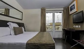 ホテル Petit Palace Plaza De La Reina 3*