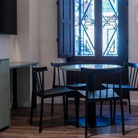 Vlc Host - Reina 168 Hotel Valence