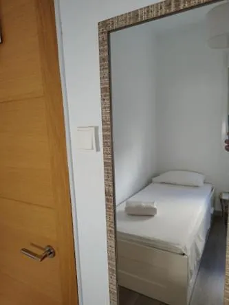 Проживание в семье Agui House *