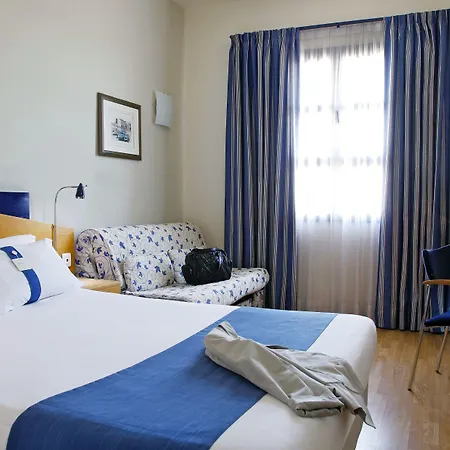 Hotell Express Ciudad De Ciencias By Ihg