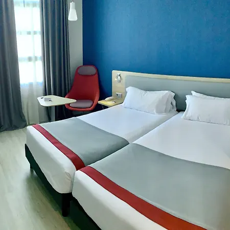 Hotell Express Ciudad De Ciencias By Ihg 3*