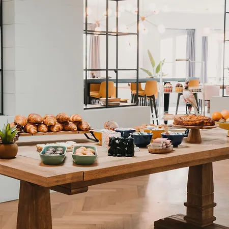 One Shot Reina Victoria 4* Βαλένθια