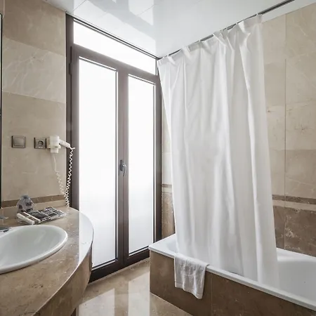מלון Catalonia Excelsior 4*