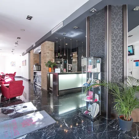 鲁发法高科技酒店 3*