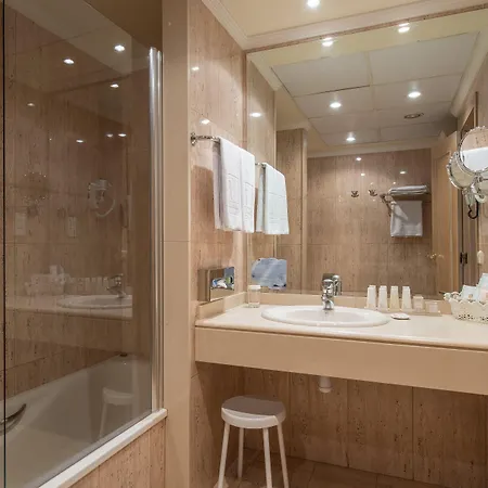 Vincci Lys Hotell 4*