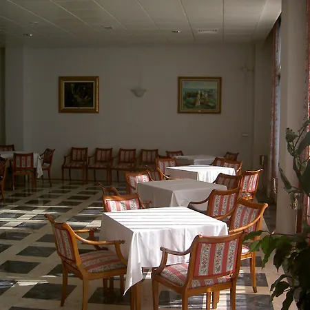 Hotell Turia 4*