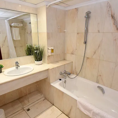 Turia 4*