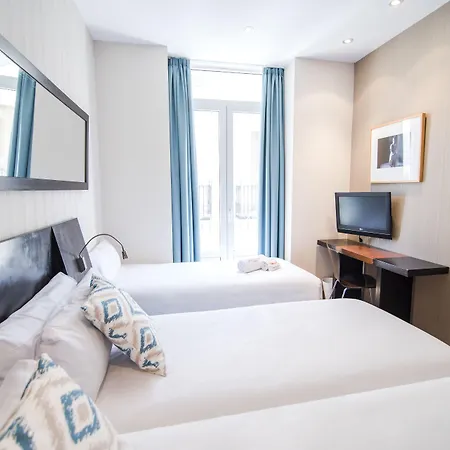 Hotel Petit Palace Plaza De La Reina 3*