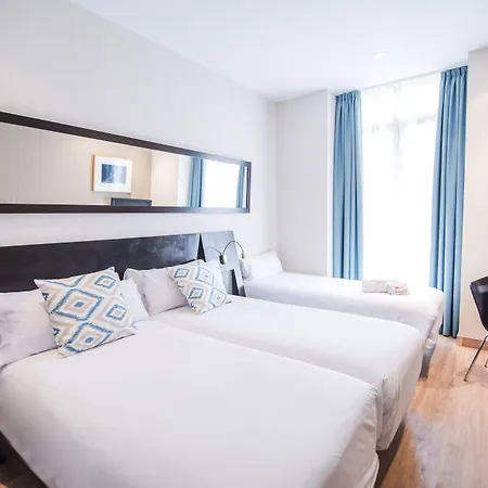 Petit Palace Plaza De La Reina 3*