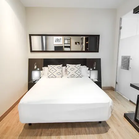 מלון Petit Palace Plaza De La Reina ולנסיה