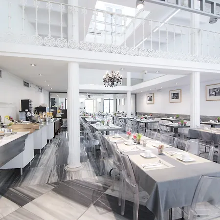 Petit Palace Plaza De La Reina Hotell