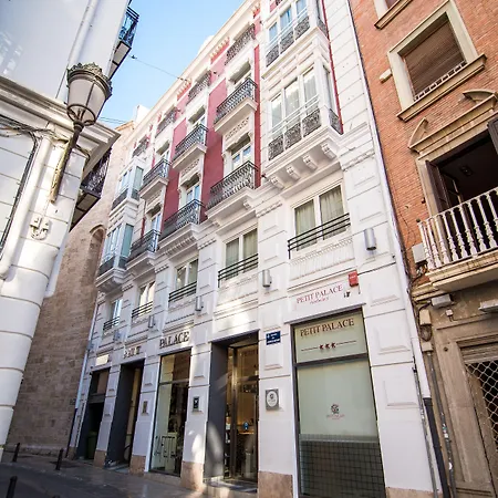 Hotel Petit Palace Plaza De La Reina