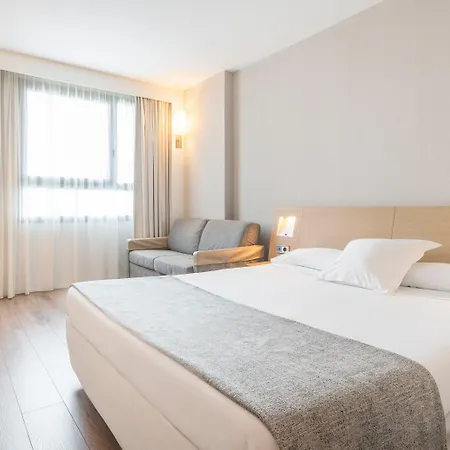 伊鲁尼瓦伦西亚4号康福特尔酒店