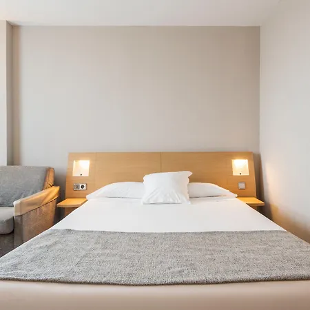 伊鲁尼瓦伦西亚4号康福特尔酒店