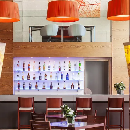 伊鲁尼瓦伦西亚4号康福特尔酒店 酒店 4*