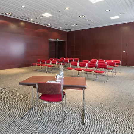 伊鲁尼瓦伦西亚4号康福特尔酒店 酒店