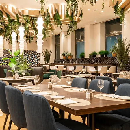 伊鲁尼瓦伦西亚4号康福特尔酒店 4* 瓦伦西亚