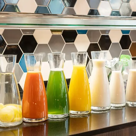 伊鲁尼瓦伦西亚4号康福特尔酒店