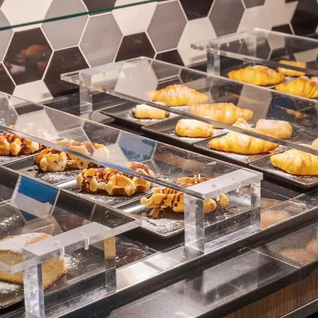 伊鲁尼瓦伦西亚4号康福特尔酒店 4* 瓦伦西亚