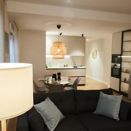 Apartament Artes 6 *