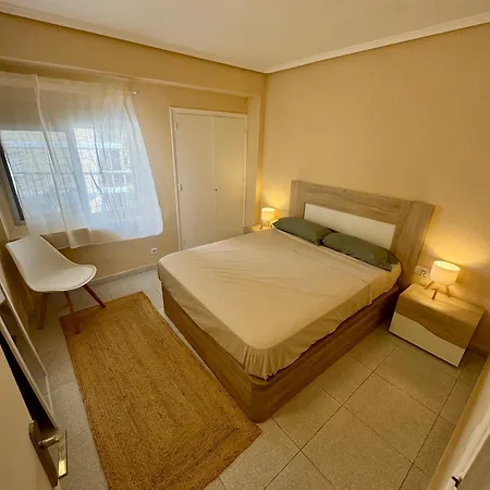 1st Line Direct Access Private Parking Valensiya