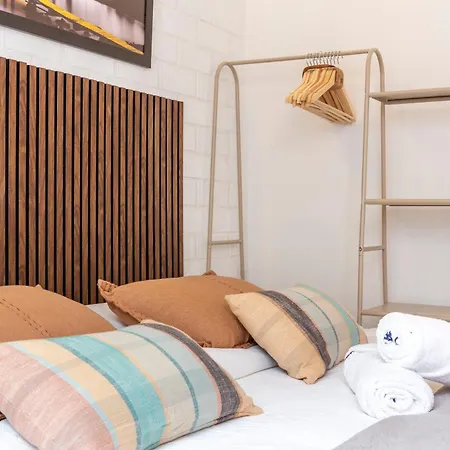 Singularstays Olimpia Appartement *