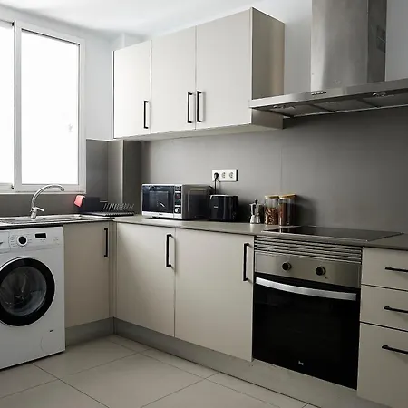 Arts 4 - Private Sunny Terrace & 2 Baths *