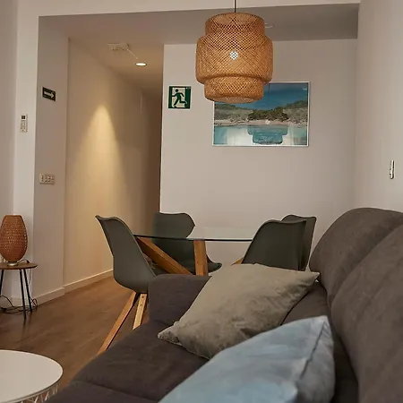 Arts 4 - Private Sunny Terrace & 2 Baths *