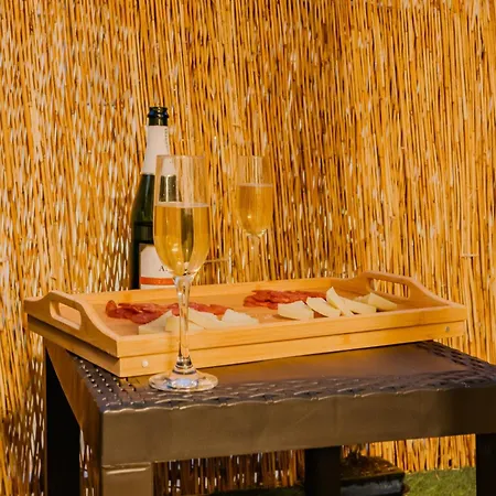 Lejlighed Cabanal Beachfront - 1 Min To Sea, Ac, Smarttv, Balcony Valencia
