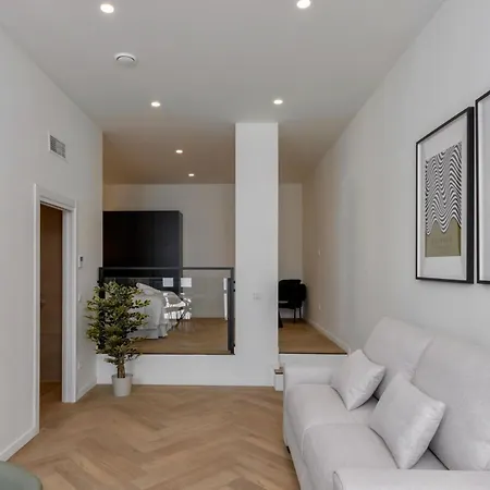 Boutique - One Tower * Valence