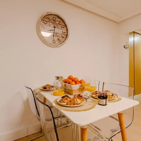 Cabanal Beachfront - 1 Min To Sea, Ac, Smarttv, Balcony *