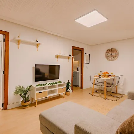 Cabanal Beachfront - 1 Min To Sea, Ac, Smarttv, Balcony Valencia