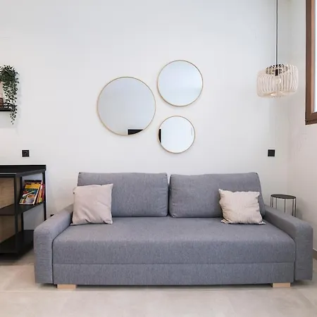 Design And Comfort For Families And Groups * Valence