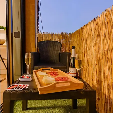 Cabanal Beachfront - 1 Min To Sea, Ac, Smarttv, Balcony Lejlighed Valencia