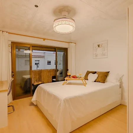 Cabanal Beachfront - 1 Min To Sea, Ac, Smarttv, Balcony Valencia