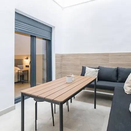 Design And Comfort For Families And Groups Valence