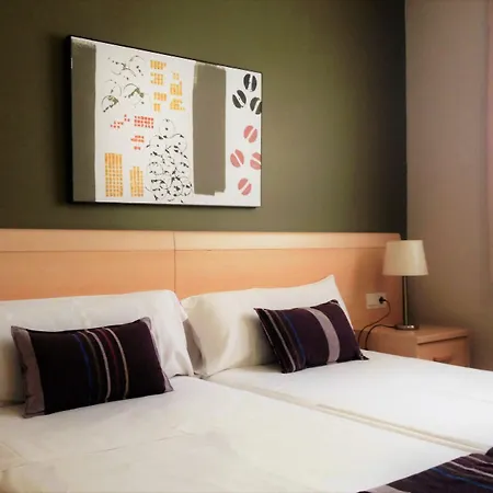 毕加索广场公寓 公寓 *