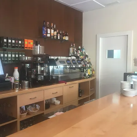 毕加索广场公寓 *