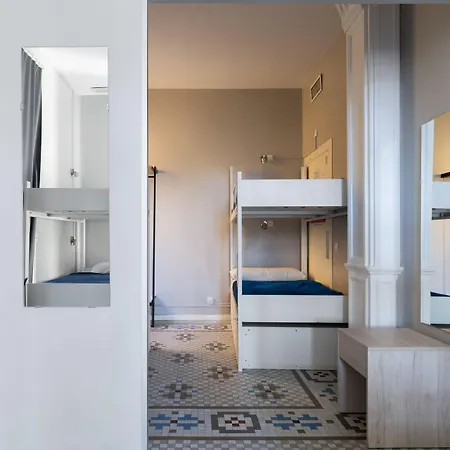 Hostel Purple Nest *