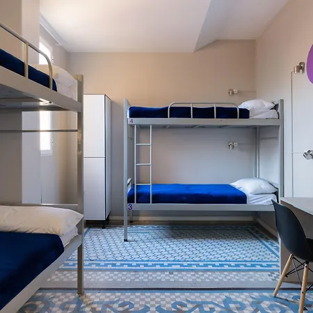 Hostel Purple Nest *