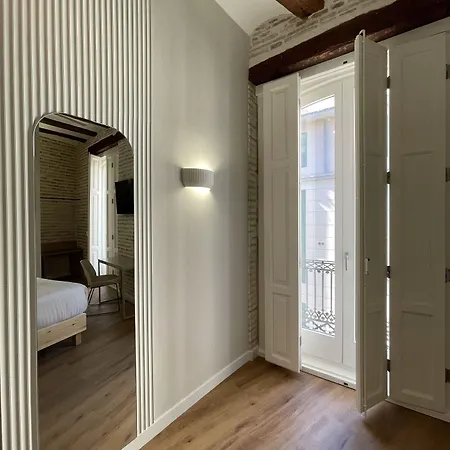 Cosy Embajador Gasthuis 2*