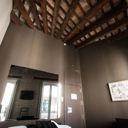 Cosy Embajador Gasthuis 2*