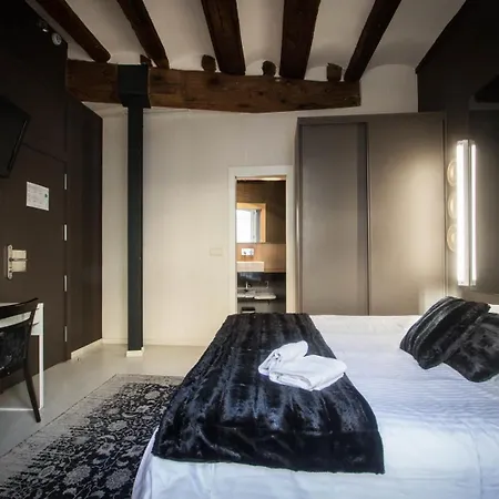 Gasthuis Cosy Embajador 2*
