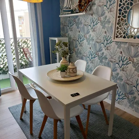 Nautico Junto A La Playa Malvarrosa * Valencia