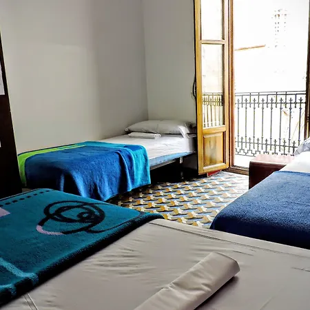 ホーム ユース バイ フィートアップ ホステルズ バレンシア