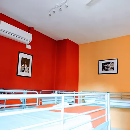 瓦伦西亚背包客菲特乌普旅馆 *