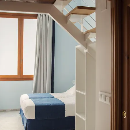 Ad Hoc Carmen Hotel 2*