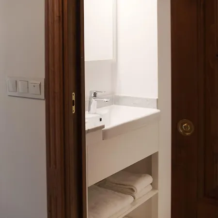 Ad Hoc Carmen Hotel 2*